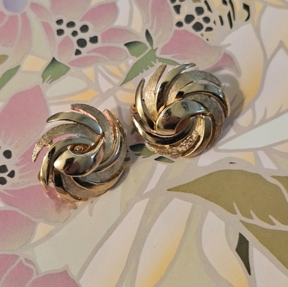 Vintage Trifari Gold Earrings